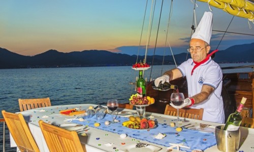 Cocina turca en una Turquia goleta crucero